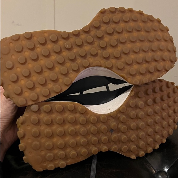 New Balance 327 - Picture 9 of 11